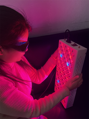 購入 600W Red Light Therapy Panel with 120 LEDs 8 Wavelengths for Pain Relief オンライン製造