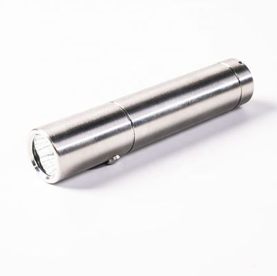 にきびは670 Nmの赤灯療法の懐中電燈660nm 850nmを取除く